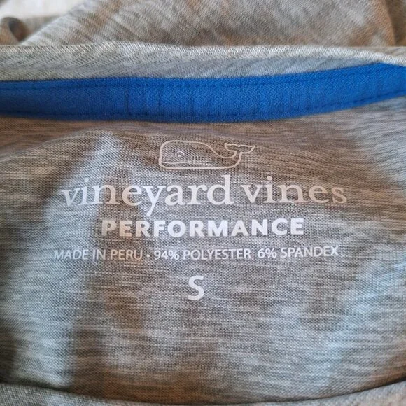 Vineyard Vines Performance Shirt Mens Small Sharks Tee Graphic Adult Baseball - Picture 10 of 11